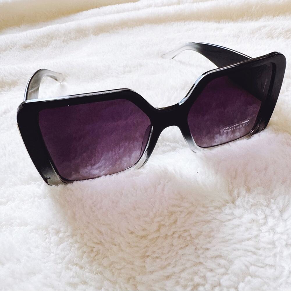 Junia Clear Black Oversized Sunglasses - Picture 3 of 10